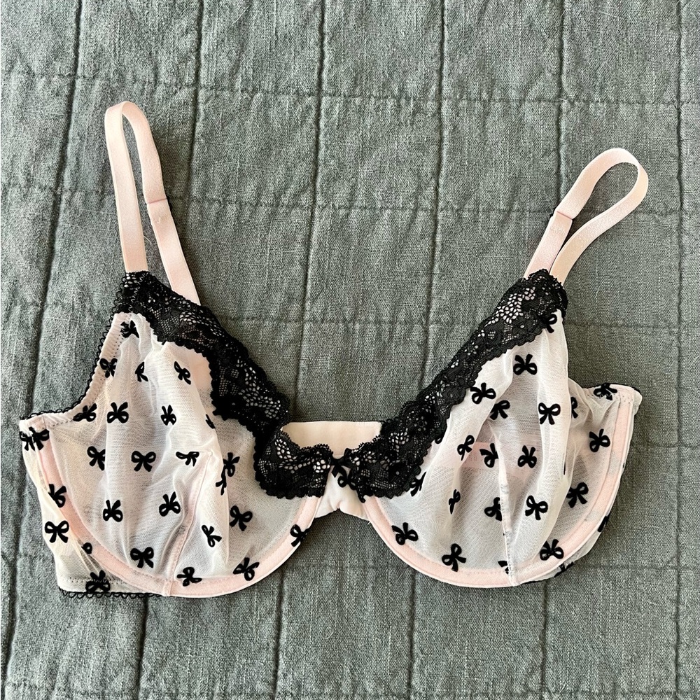 Victoria Secret Elegant Black and Pink Lace Bra